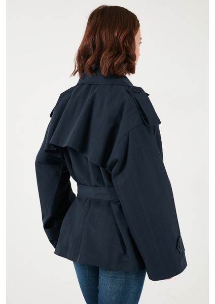 Oversize Fit Kruvaze Yaka Kuşaklı Düğmeli Trençkot Bayan Trençkot 6839609