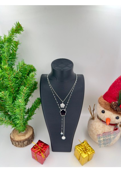 Üçlü Papatya Model Gümüş Renk Çelik Kolye – Zarif ve Şık Tasarım