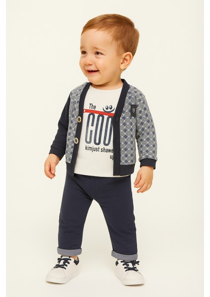 Kr Kıds Erkek Bebek 3’lü Kombin – Lacivert Desenli Hırka, Baskılı T-Shirt ve Kumaş Pantolon (1-4 Yaş)