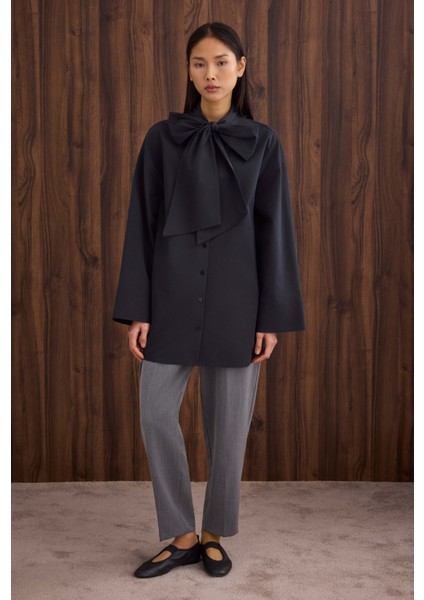 Fiyonk Detaylı Gömlek Siyah fırsatları