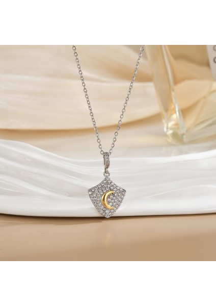 Yeni Kadın Yıldızlar ve Ay Köprücük Kemiği Zinciri Titanyum Çelik Renk Kaybetmez Çok Yönlü Kişilik Tasarım Duygusu Boyun Zinciri Hafif Lüks Stil (Yurt Dışından)