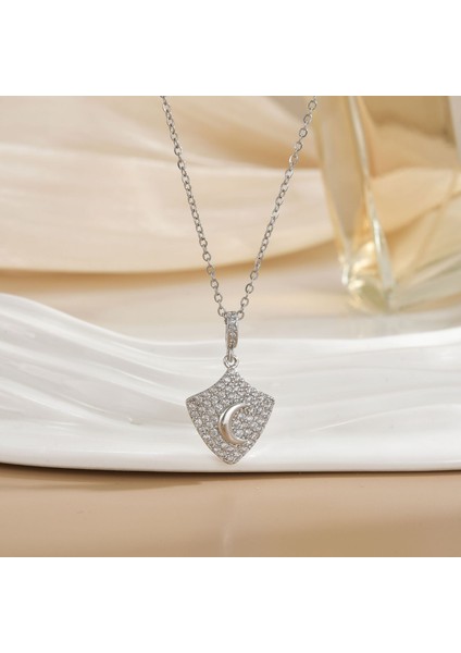 Yeni Kadın Yıldızlar ve Ay Köprücük Kemiği Zinciri Titanyum Çelik Renk Kaybetmez Çok Yönlü Kişilik Tasarım Duygusu Boyun Zinciri Hafif Lüks Stil (Yurt Dışından)