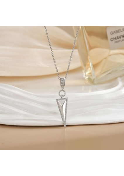 Yeni Kadın Yıldızlar ve Ay Köprücük Kemiği Zinciri Titanyum Çelik Renk Kaybetmez Çok Yönlü Kişilik Tasarım Duygusu Boyun Zinciri Hafif Lüks Stil (Yurt Dışından)