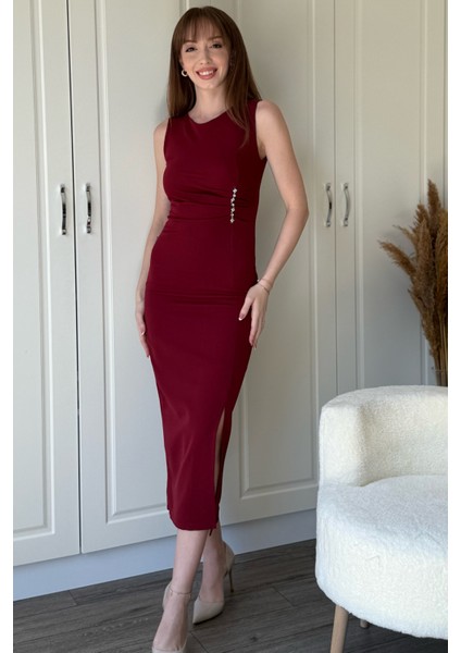 Taş Detaylı Yırtmaçlı Drapeli Bordo Elbise fırsatları