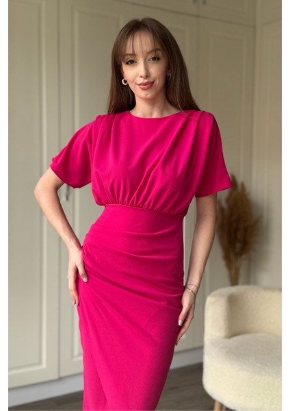 Kısa Kollu Şık Önü Yırtmaçlı Pembe Midi Elbise