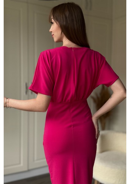 Kısa Kollu Şık Önü Yırtmaçlı Pembe Midi Elbise