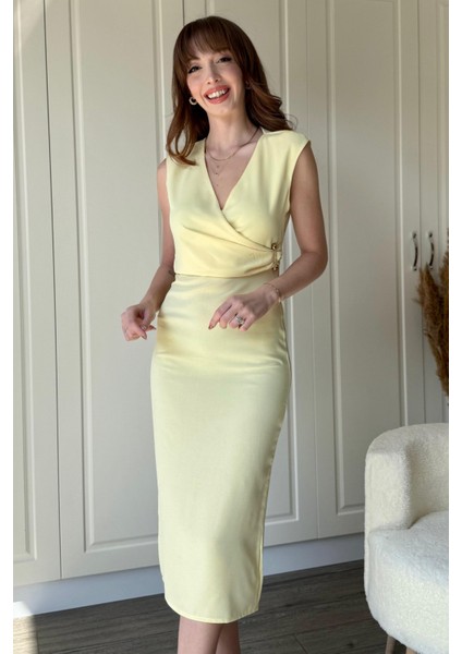Drapeli Aksesuarlı Sarı Midi Elbise