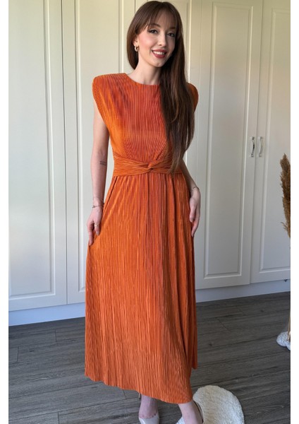 Vatkalı Krinkıl Midi Bel Detaylı Turuncu Elbise modelleri