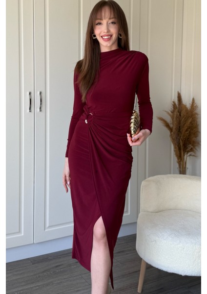 Aksesuar Detaylı Boyunlu Midi Bordo Elbise fırsatları