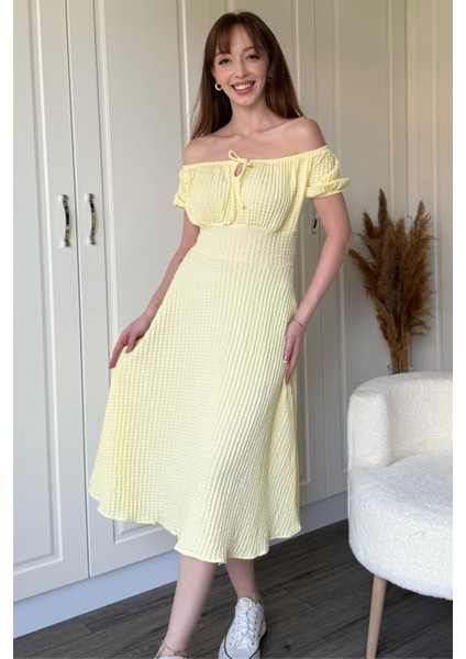 Omuzları Açık Gofre Kumaş Midi Sarı Elbise fırsatları