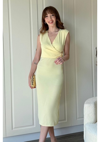 Drapeli Aksesuarlı Sarı Midi Elbise