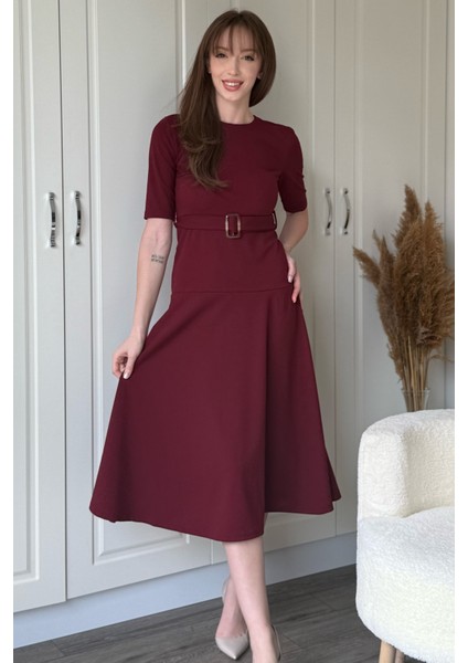 Kısa Kollu Kemerli Etekleri Volanlı Midi Bordo Elbise
