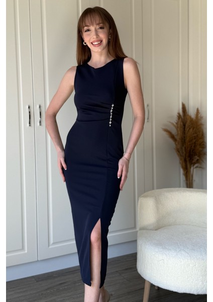 Taş Detaylı Yırtmaçlı Drapeli Lacivert Elbise indirimleri