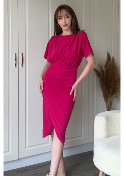 Kısa Kollu Şık Önü Yırtmaçlı Pembe Midi Elbise fırsatları