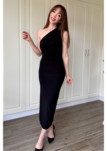Drapeli Tek Omuz Siyah Midi Elbise