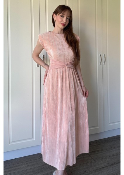 Vatkalı Krinkıl Midi Bel Detaylı Pudra Elbise