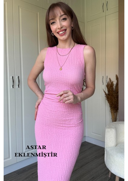 Gofre Kumaş Pembe Midi Elbise