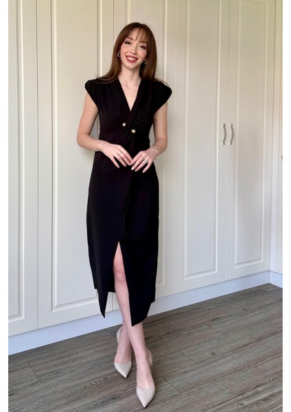 Kruvaze Yaka Vatkalı Incili Siyah Elbise