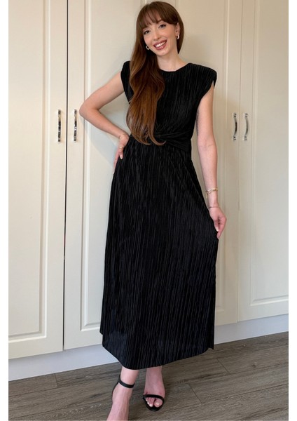 Vatkalı Krinkıl Midi Bel Detaylı Siyah Elbise