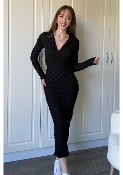 Fırfırlı V Yaka Siyah Midi Elbise fiyatları