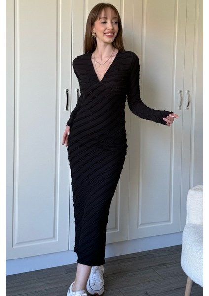 Fırfırlı V Yaka Siyah Midi Elbise fırsatları