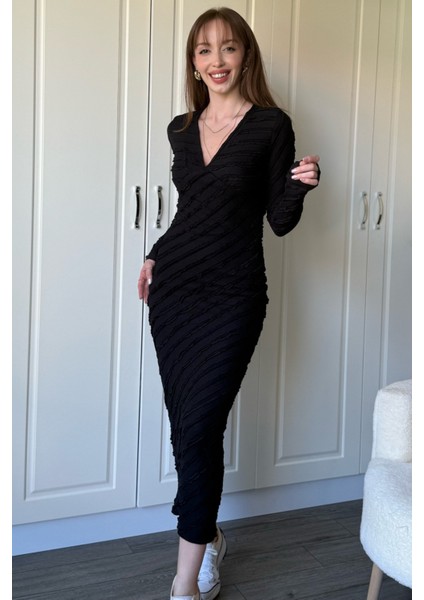 Fırfırlı V Yaka Siyah Midi Elbise