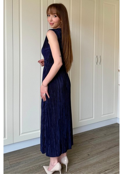 Kruvaze Yaka Krinkıl Midi Tokalı Lacivert Elbise