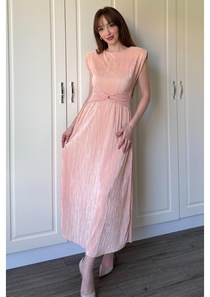 Vatkalı Krinkıl Midi Bel Detaylı Pudra Elbise fiyatları