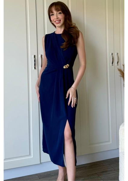 Lacivert Drapeli Aksesuar Detaylı Yırtmaçlı Midi Elbise modelleri