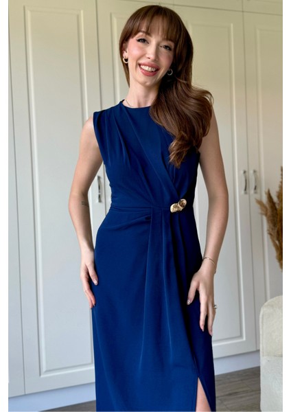 Lacivert Drapeli Aksesuar Detaylı Yırtmaçlı Midi Elbise indirimleri