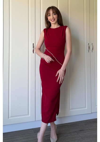 Drapeli Taş Detaylı Yırtmaçlı Midi Bordo Elbise