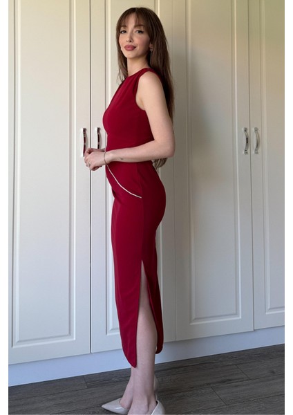 Drapeli Taş Detaylı Yırtmaçlı Midi Bordo Elbise