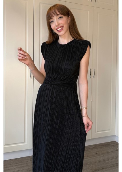 Vatkalı Krinkıl Midi Bel Detaylı Siyah Elbise fiyatları