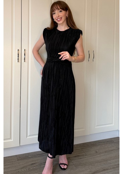 Vatkalı Krinkıl Midi Bel Detaylı Siyah Elbise modelleri