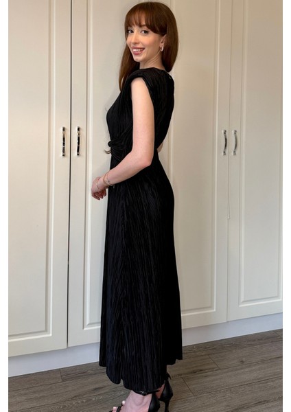 Vatkalı Krinkıl Midi Bel Detaylı Siyah Elbise indirimleri