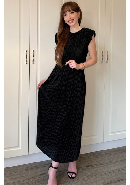 Vatkalı Krinkıl Midi Bel Detaylı Siyah Elbise