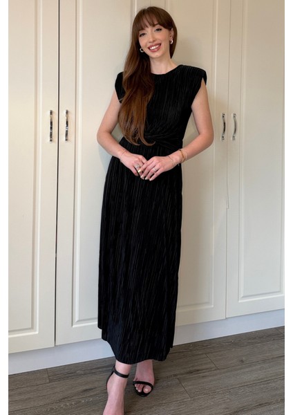 Vatkalı Krinkıl Midi Bel Detaylı Siyah Elbise