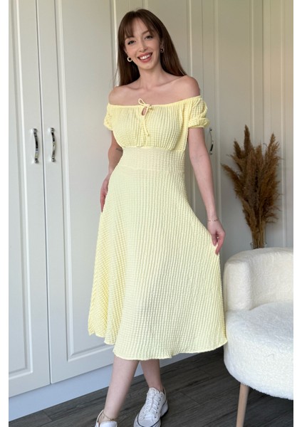 Omuzları Açık Gofre Kumaş Midi Sarı Elbise fiyatları