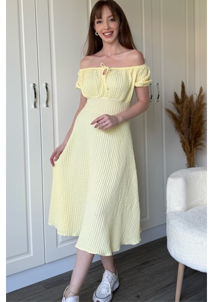 Omuzları Açık Gofre Kumaş Midi Sarı Elbise indirimleri