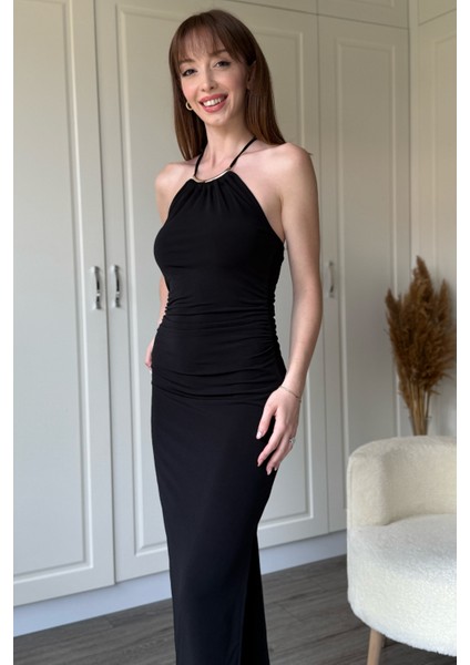 Boyundan Bağlamalı Sırt Detaylı Yırtmaçlı Drapeli Siyah Elbise indirimleri