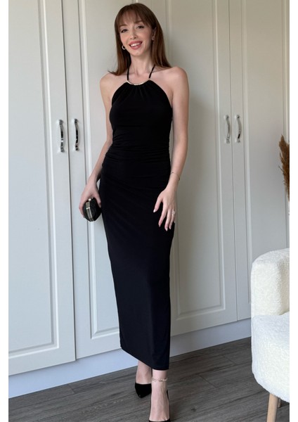 Boyundan Bağlamalı Sırt Detaylı Yırtmaçlı Drapeli Siyah Elbise