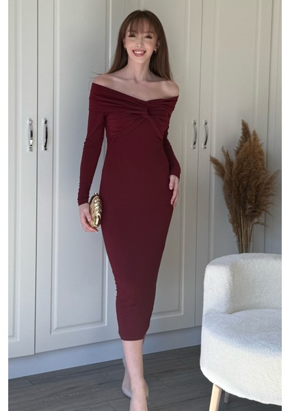Omuz Detaylı Vücudu Saran Midi Bordo Elbise