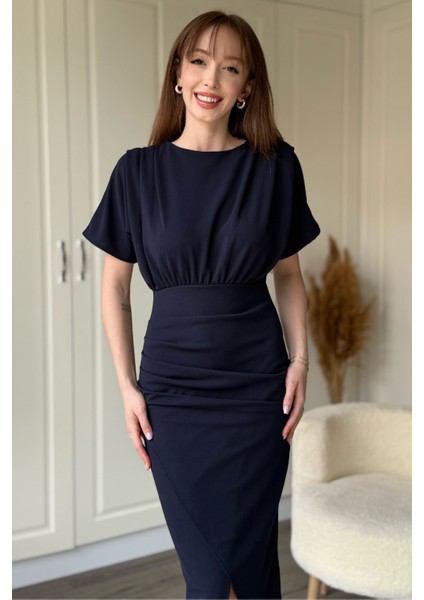 Kısa Kollu Şık Önü Yırtmaçlı Lacivert Midi Elbise indirimleri