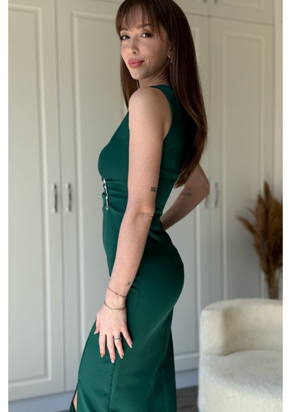 Taş Detaylı Yırtmaçlı Drapeli Yeşil Elbise