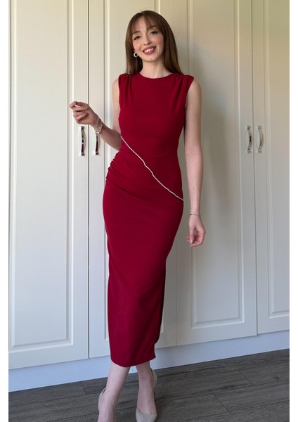 Drapeli Taş Detaylı Yırtmaçlı Midi Bordo Elbise