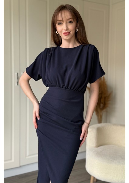 Kısa Kollu Şık Önü Yırtmaçlı Lacivert Midi Elbise