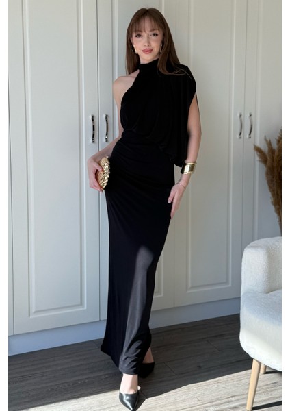Tek Omuz Boyunlu Zarif Dökümlü Siyah Maxi Elbise modelleri