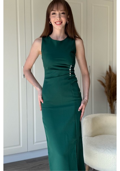 Taş Detaylı Yırtmaçlı Drapeli Yeşil Elbise