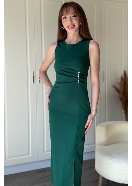 Taş Detaylı Yırtmaçlı Drapeli Yeşil Elbise