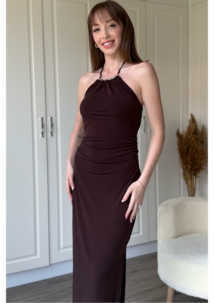 Boyundan Bağlamalı Sırt Detaylı Yırtmaçlı Drapeli Kahverengi Elbise fırsatları